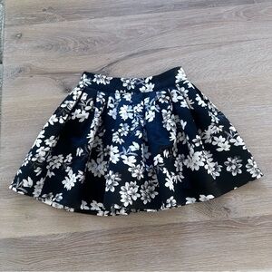 ❌SOLD❌ Alice + Olivia Floral Black and White Pleated Skirt A line size 2